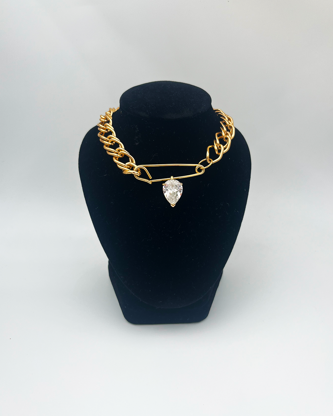 COLLIER_CRAFTY