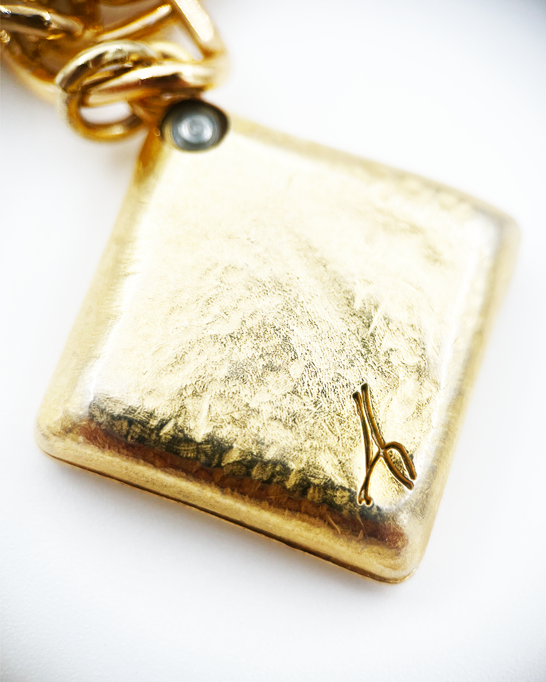 COLLIER_SECRET