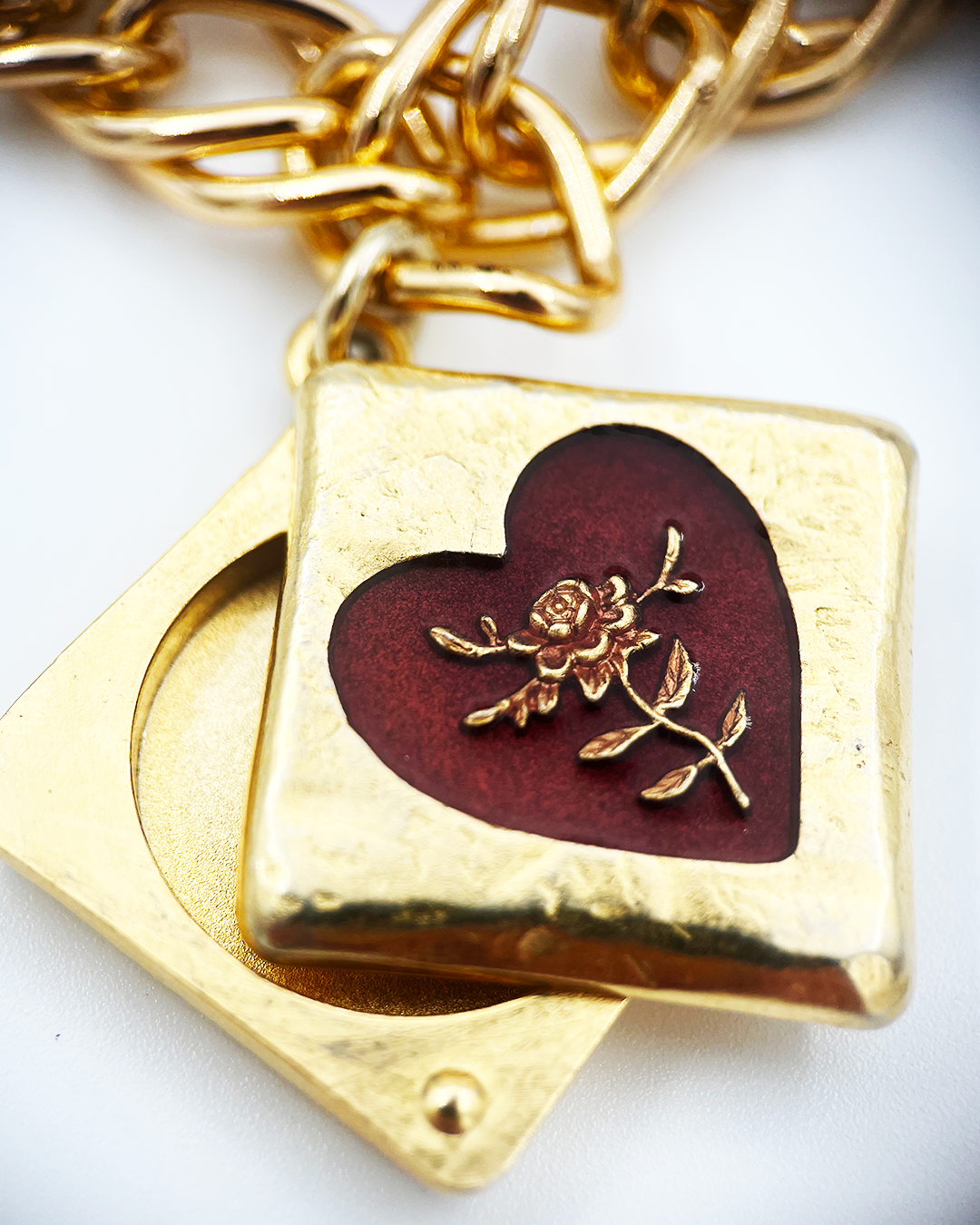 COLLIER_SECRET