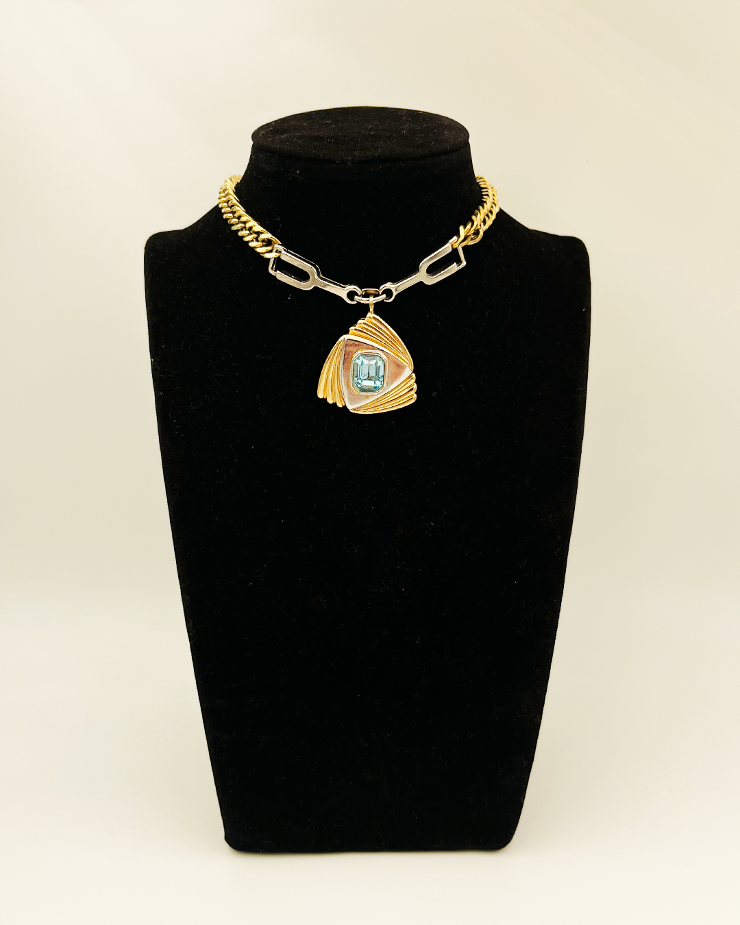 COLLIER_BLUE TRIANGLE 2