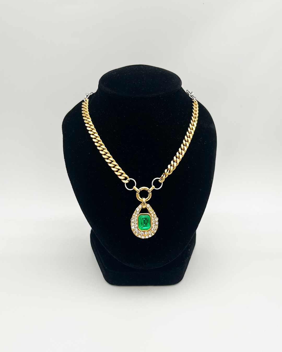 COLLIER_GREEN
