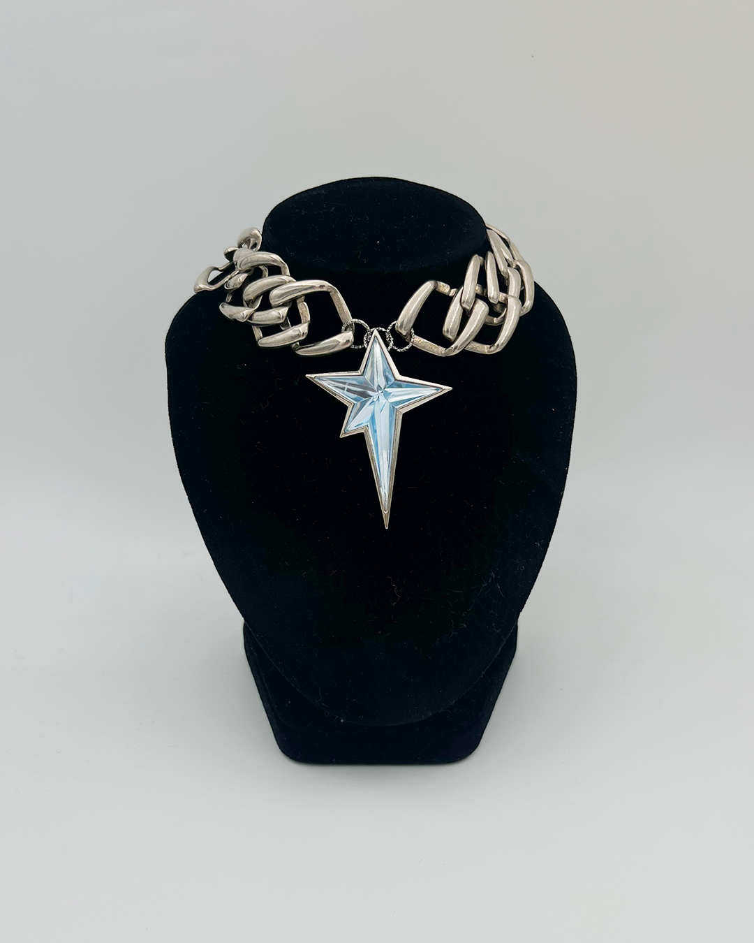 COLLIER_MUGLER