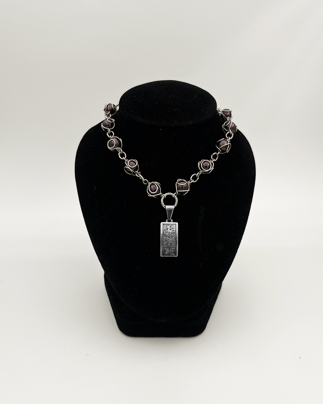 COLLIER_PURPLE