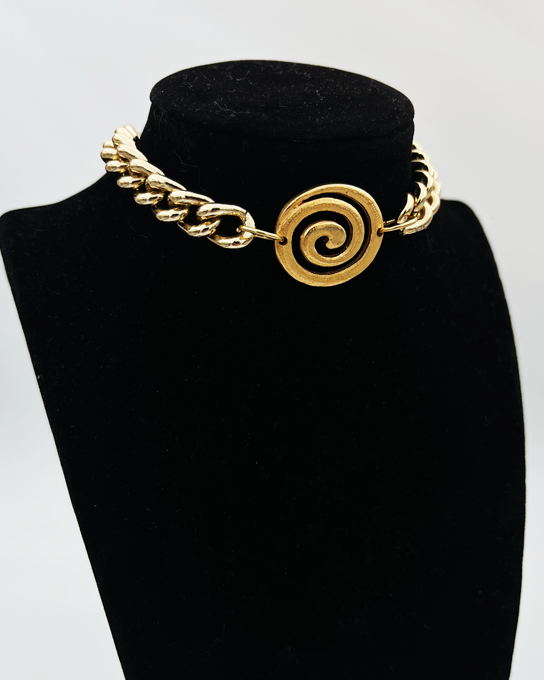 COLLIER_HYPNOTIC