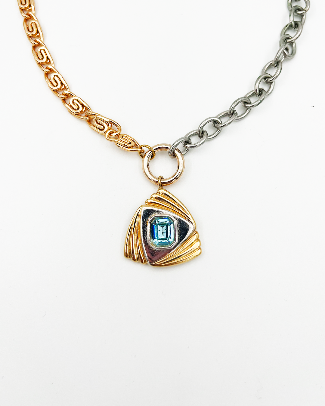 COLLIER_BLUE TRIANGLE