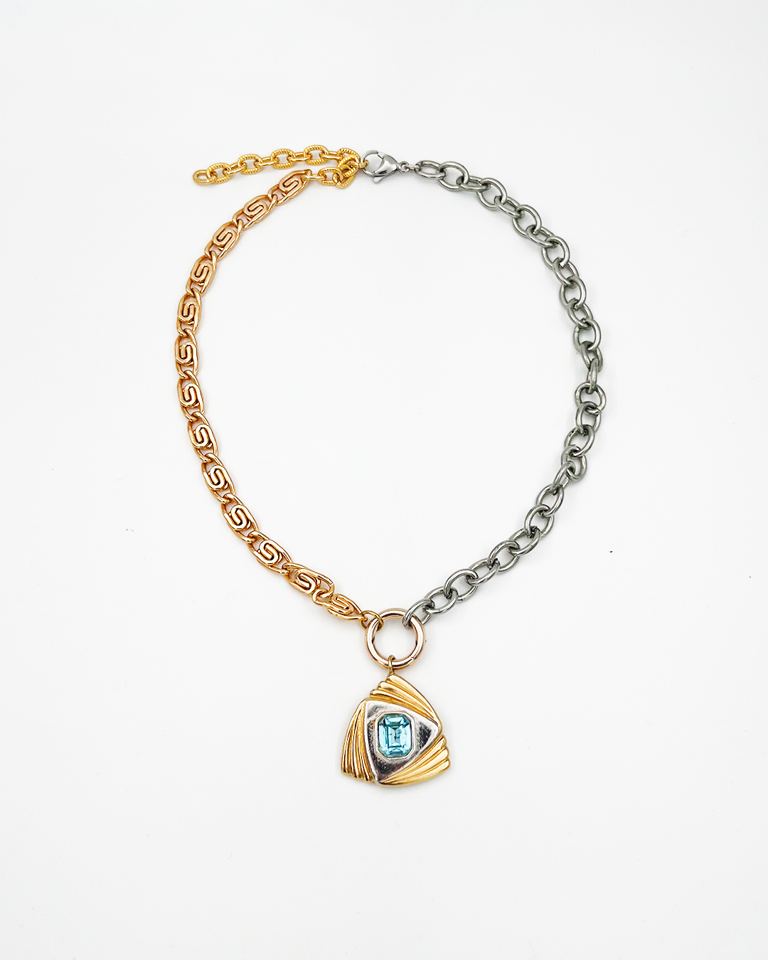 COLLIER_BLUE TRIANGLE